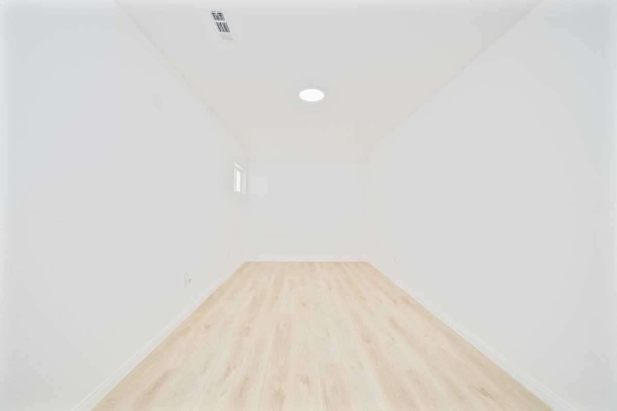 349 E Newman Ave - Photo 4 of 25