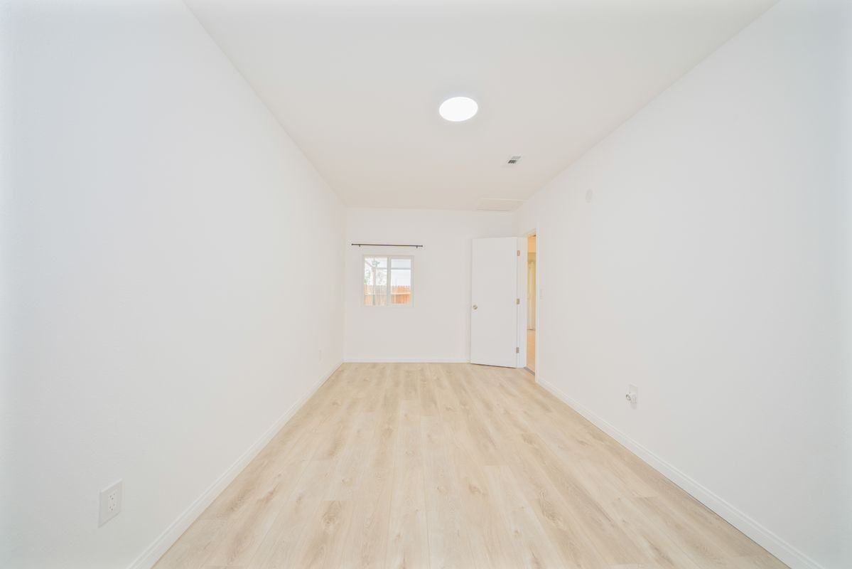 349 E Newman Ave - Photo 7 of 25