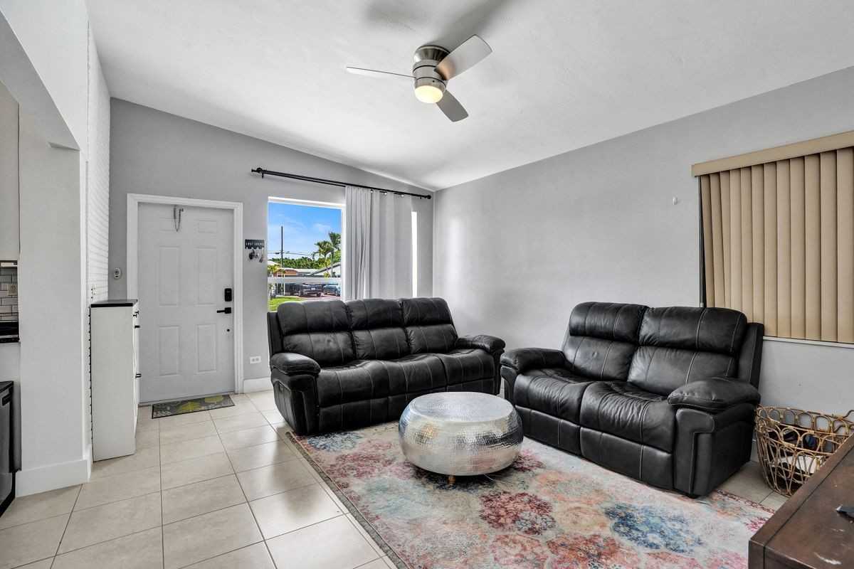 6601 Sw 5th St - Photo 4 of 13