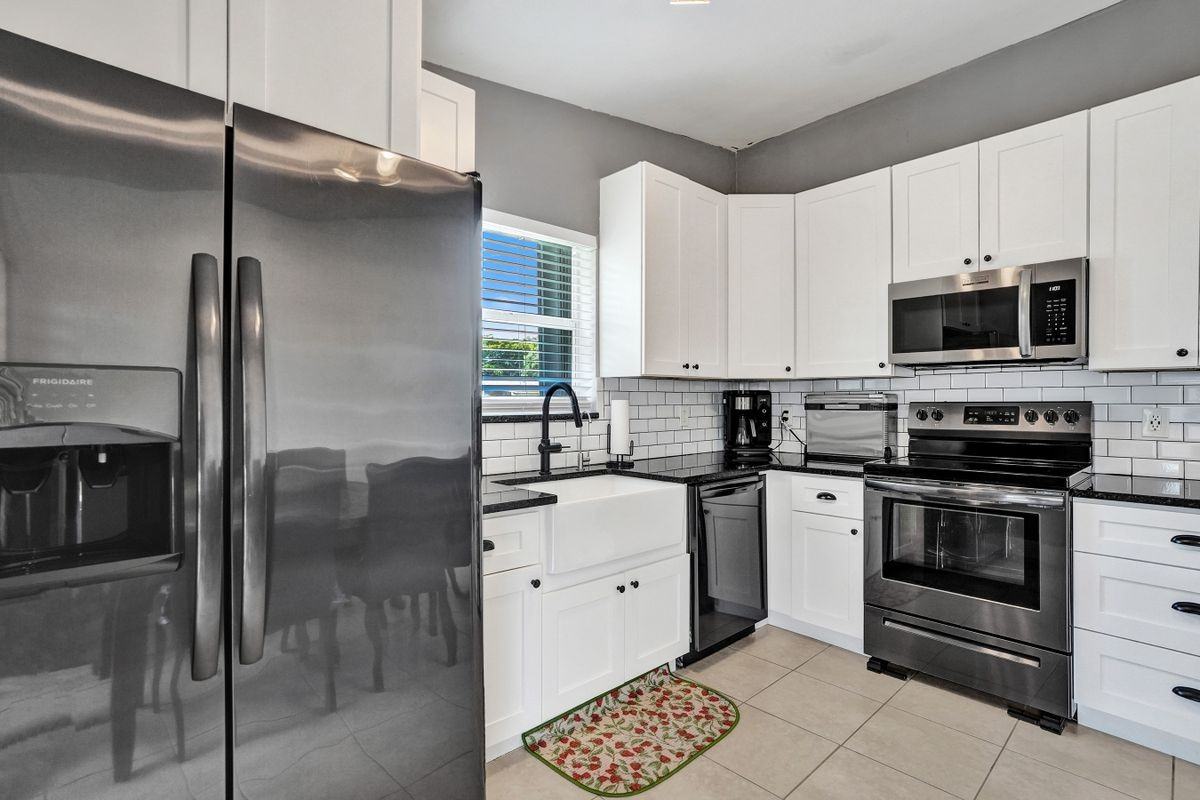 6601 Sw 5th St - Photo 5 of 13