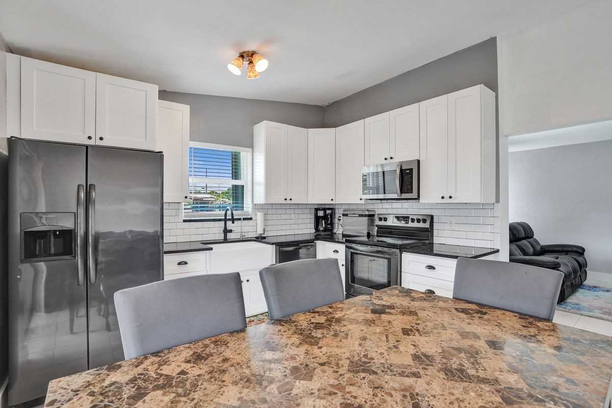 6601 Sw 5th St - Photo 6 of 13