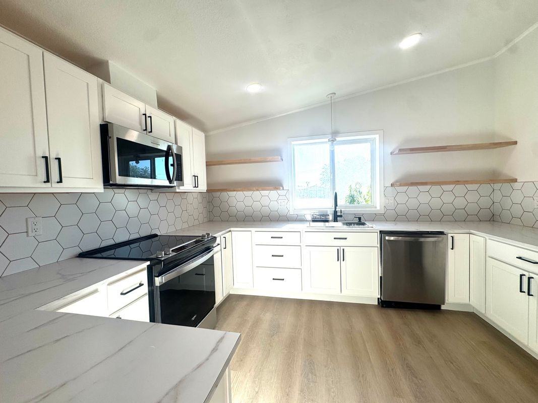 692 Nw 15th St - Photo 7 of 19