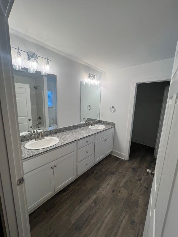 515 S Forest Ave - Photo 2 of 5