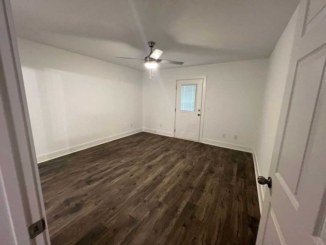515 S Forest Ave - Photo 3 of 5