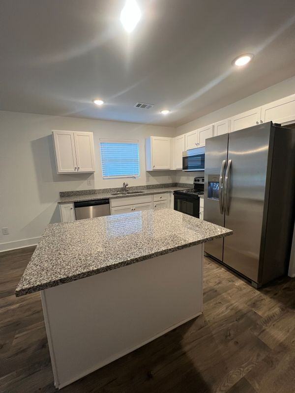 515 S Forest Ave - Photo 4 of 5