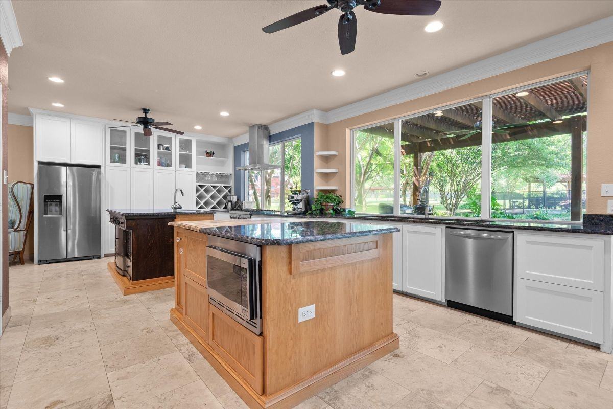 3933 Bordeaux Cir - Photo 4 of 35