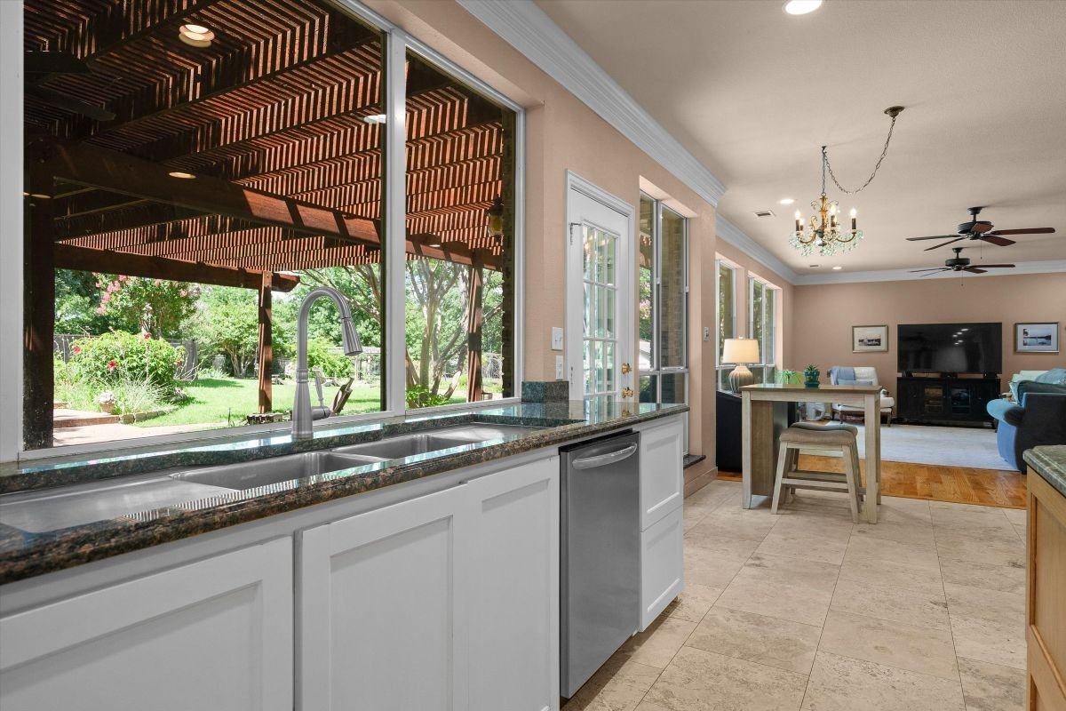 3933 Bordeaux Cir - Photo 7 of 35
