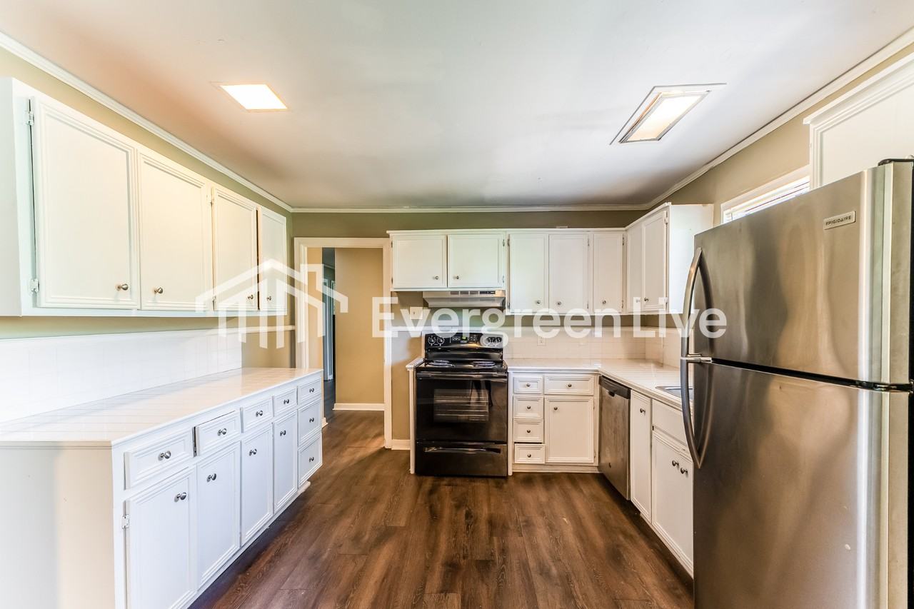 3971 Berkley Dr - Photo 3 of 15