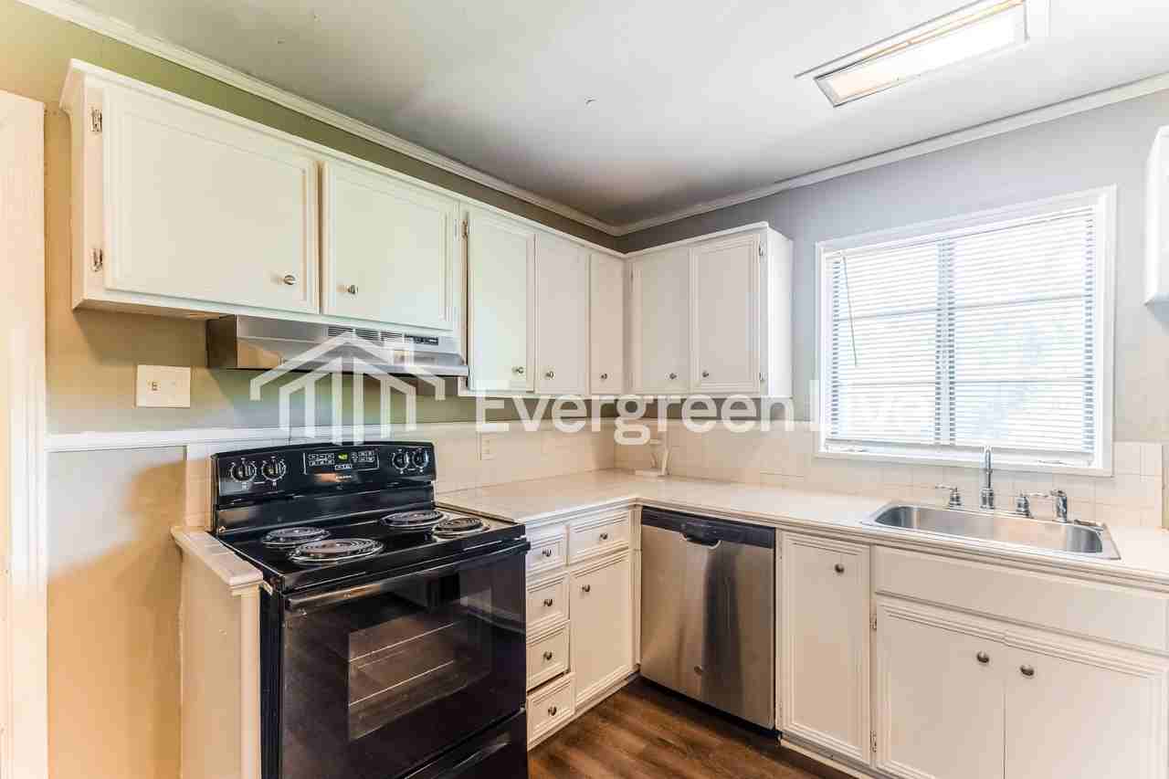 3971 Berkley Dr - Photo 4 of 15