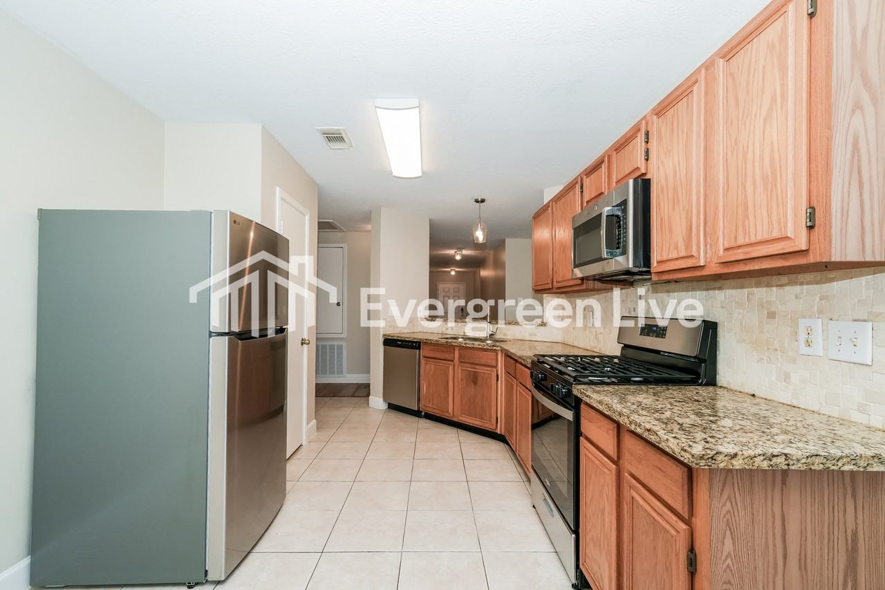 18034 Lago Forest Dr - Photo 3 of 15