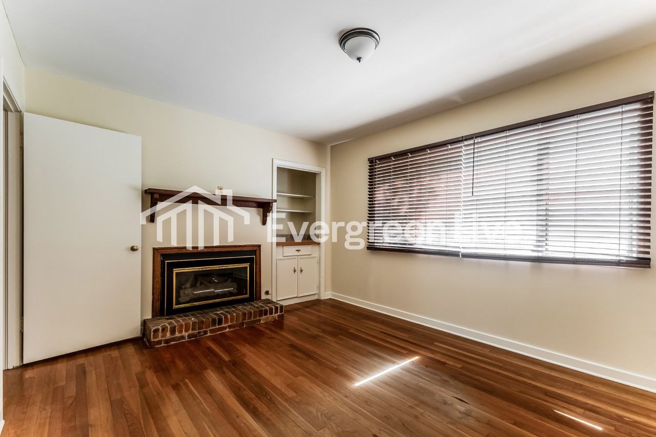 4044 Berkley Dr - Photo 3 of 15