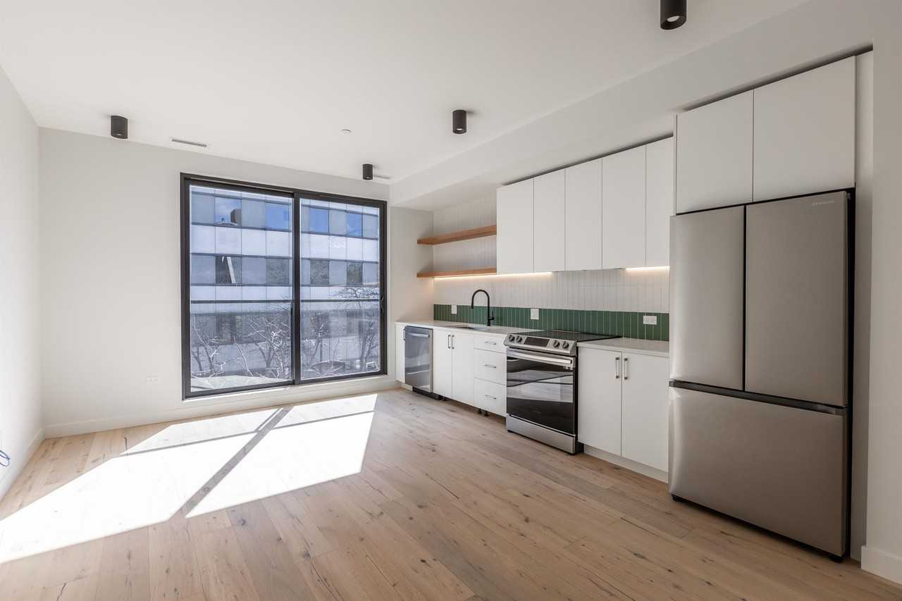 1700 Oak Ave #402 - Photo 5 of 6
