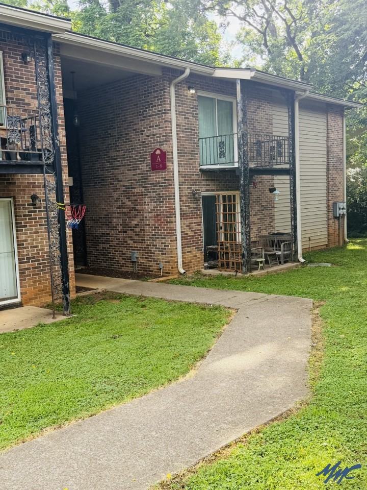 1418 E Main St #A4