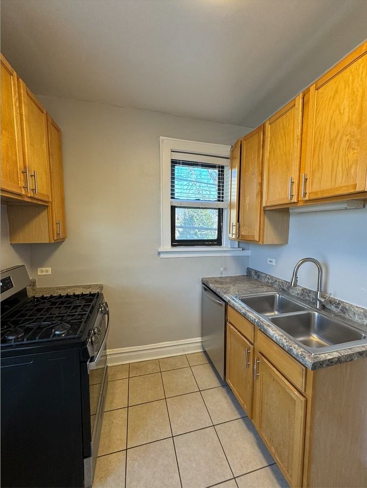 613 Hinman Ave #2F - Photo 2 of 24