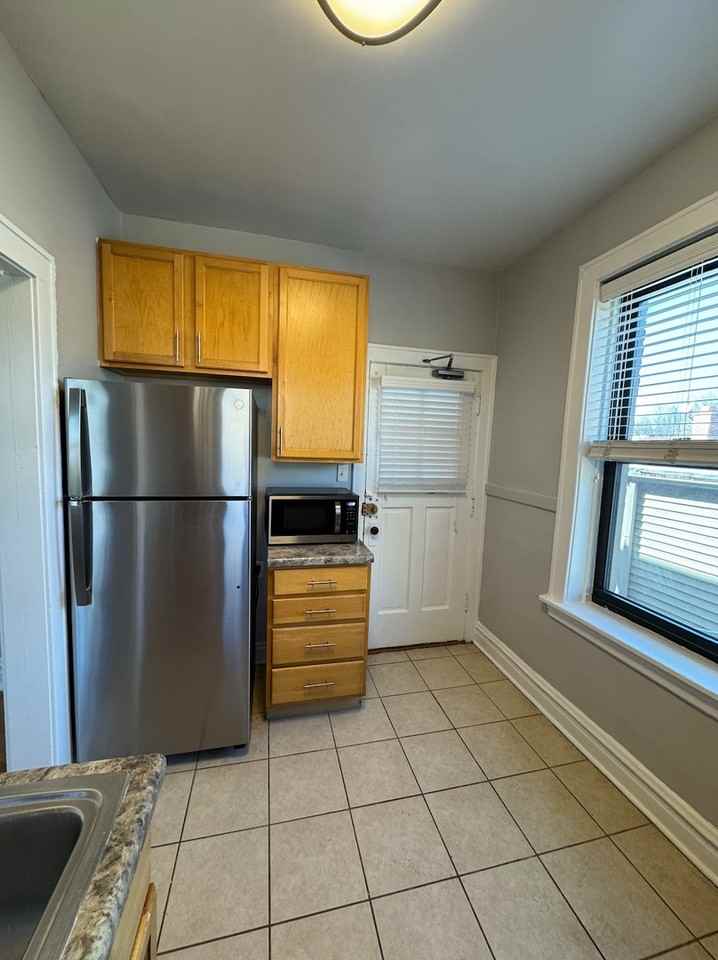 613 Hinman Ave #2F - Photo 3 of 24