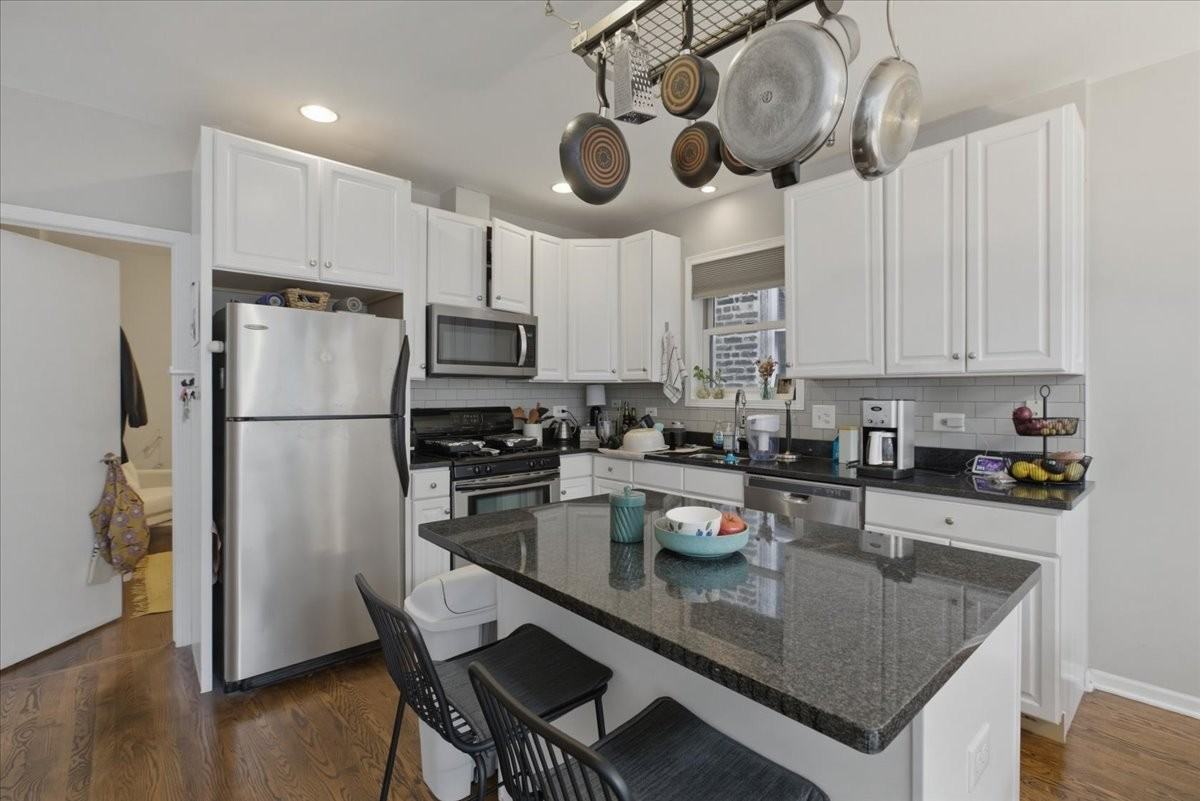 1038 N Marshfield Ave #3 - Photo 3 of 8