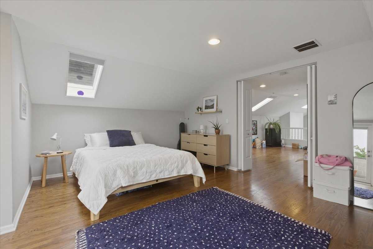 1038 N Marshfield Ave #3 - Photo 4 of 8