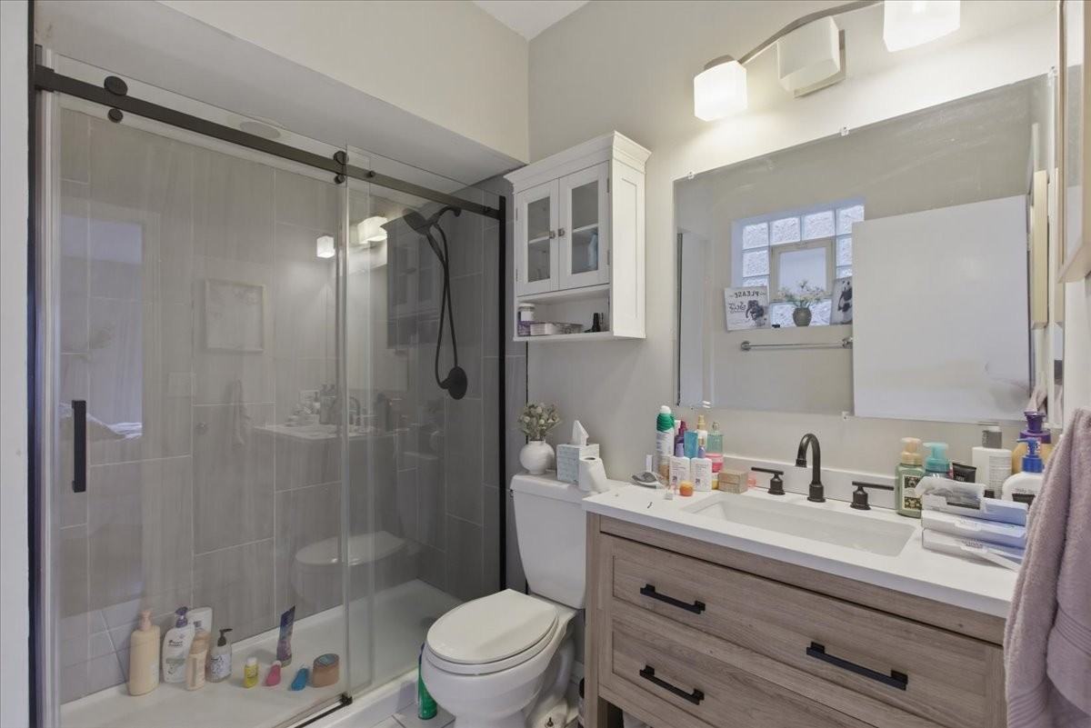 1038 N Marshfield Ave #3 - Photo 7 of 8