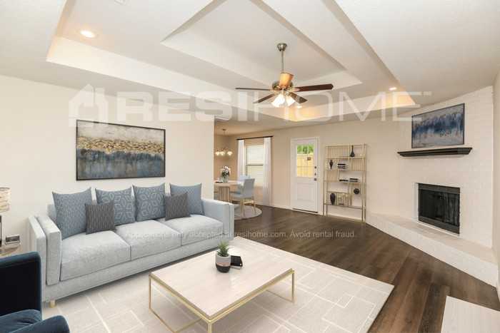 623 Allencrest Dr - Photo 4 of 17