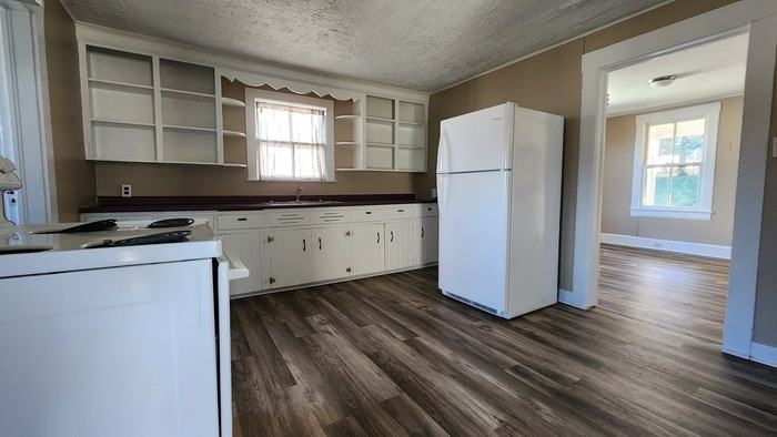 814 Hamilton St - Photo 3 of 5