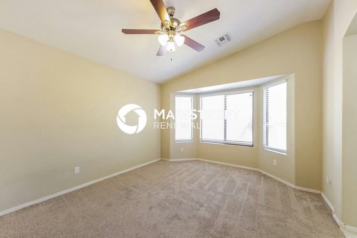 8856 W Griswold Rd - Photo 6 of 16