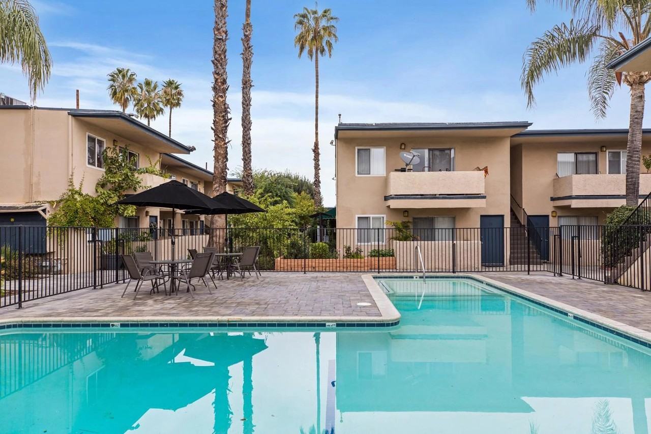 Tarzana Court  Apartments - Photo 2 of 13