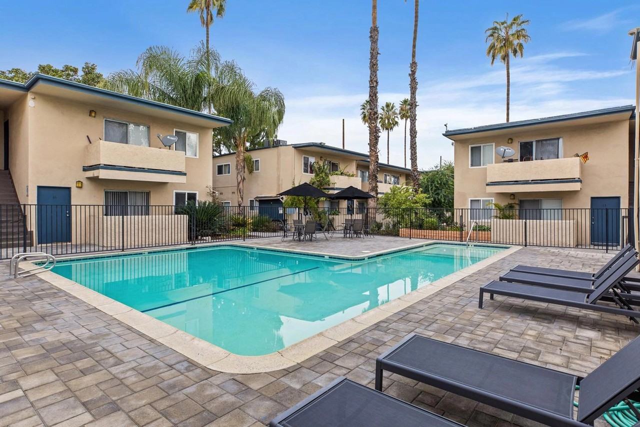 Tarzana Court  Apartments - Photo 3 of 13