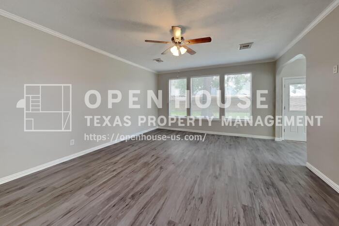 1703 Calmar Dr - Photo 4 of 22