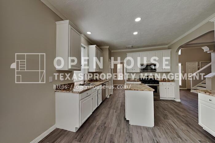 1703 Calmar Dr - Photo 7 of 22