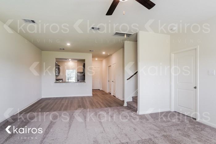 10730 Hillside Creek Dr - Photo 4 of 16