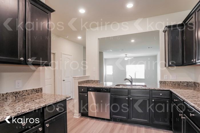 10730 Hillside Creek Dr - Photo 6 of 16