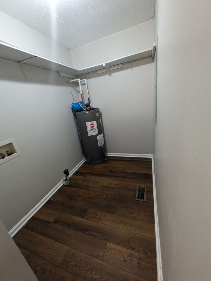1107 N College Ave - Photo 5 of 10