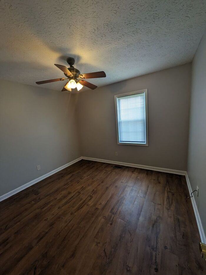 1107 N College Ave - Photo 6 of 10