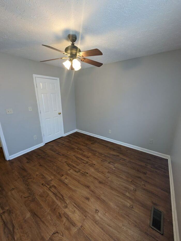 1107 N College Ave - Photo 7 of 10