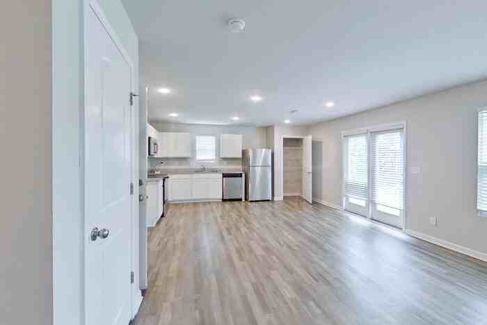 216 York Ln - Photo 4 of 22