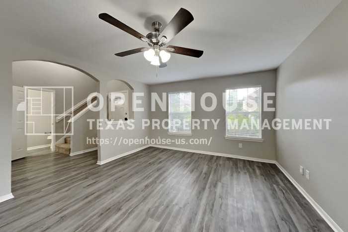 16127 Hilton Head Ln - Photo 4 of 20