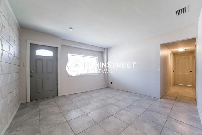 926 Lewis Dr - Photo 4 of 15