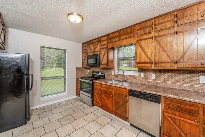4390 Stone Ridge Cir - Photo 6 of 12