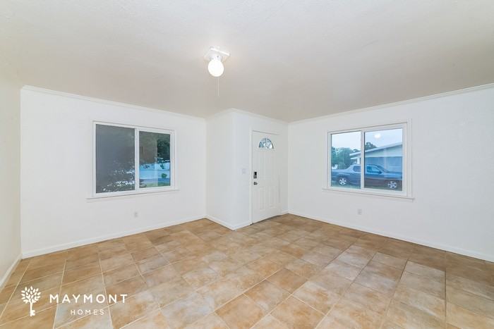 3109 16th Ave W - Photo 3 of 14