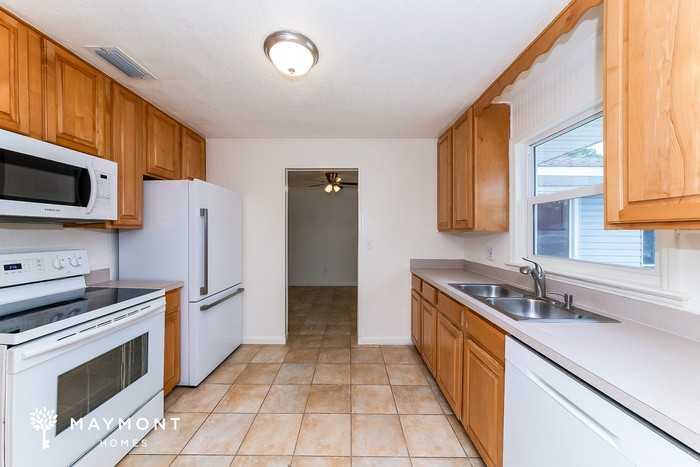 3109 16th Ave W - Photo 7 of 14