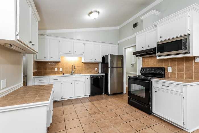 2623 Burma Dr - Photo 4 of 9
