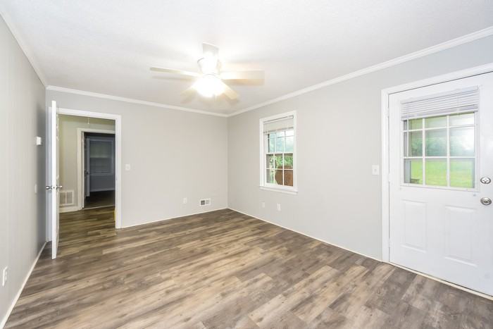 7307 Patricia Dr - Photo 2 of 10