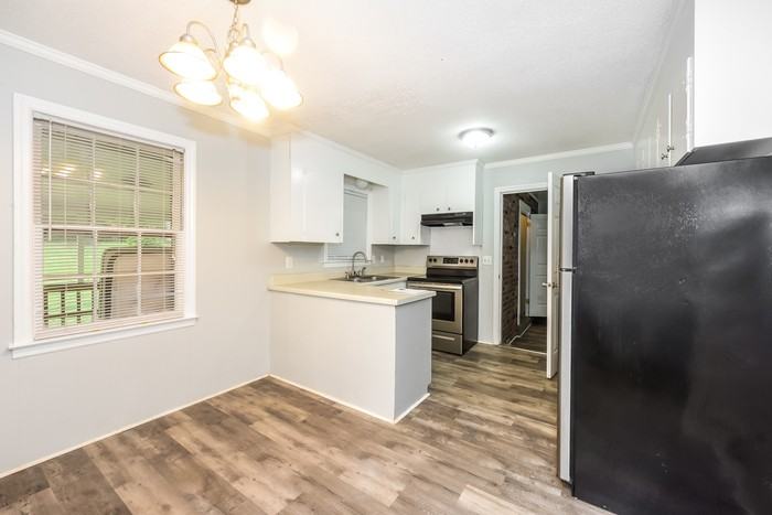 7307 Patricia Dr - Photo 4 of 10