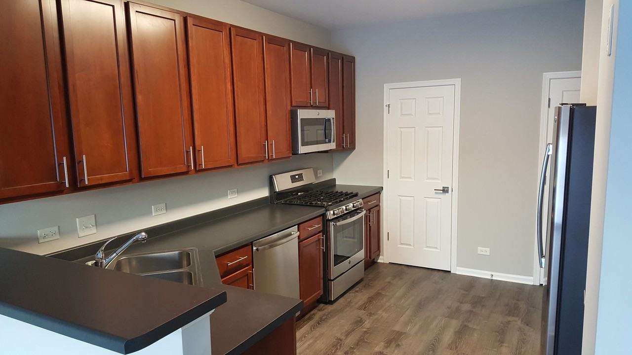 558 Gunnison Ct #558 - Photo 5 of 17