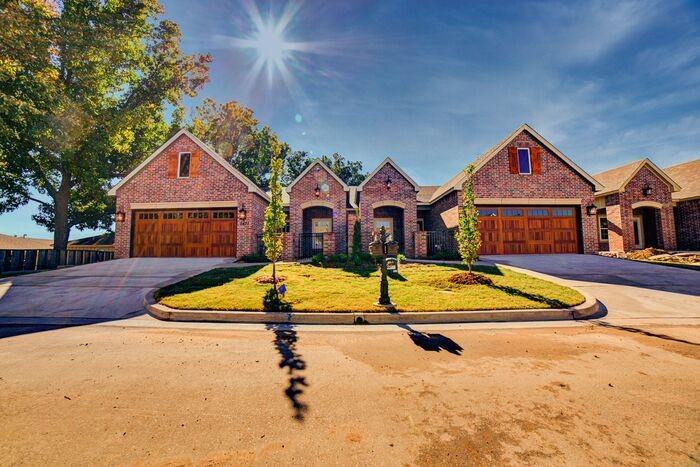 2421 W Imperial Ct - Photo 3 of 36