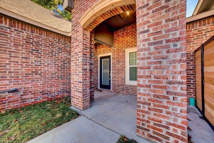 2421 W Imperial Ct - Photo 6 of 36