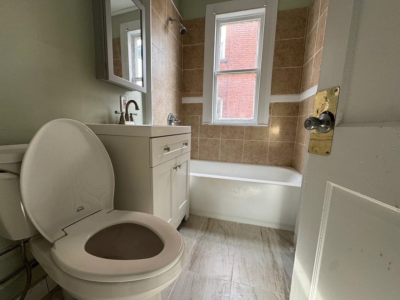 1069 Capitol Ave #2E - Photo 2 of 9