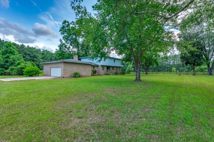 400 Derby Ln - Photo 4 of 40