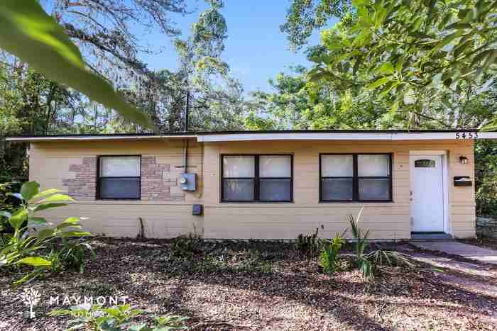 5453 Oak Forest Dr