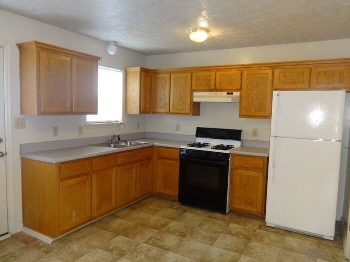 919 Pedro Dr - Photo 4 of 8
